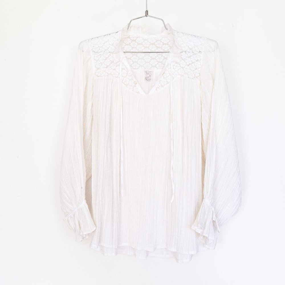 Vintage 60s 70s Front Tie Floral Lace Peasant Top
